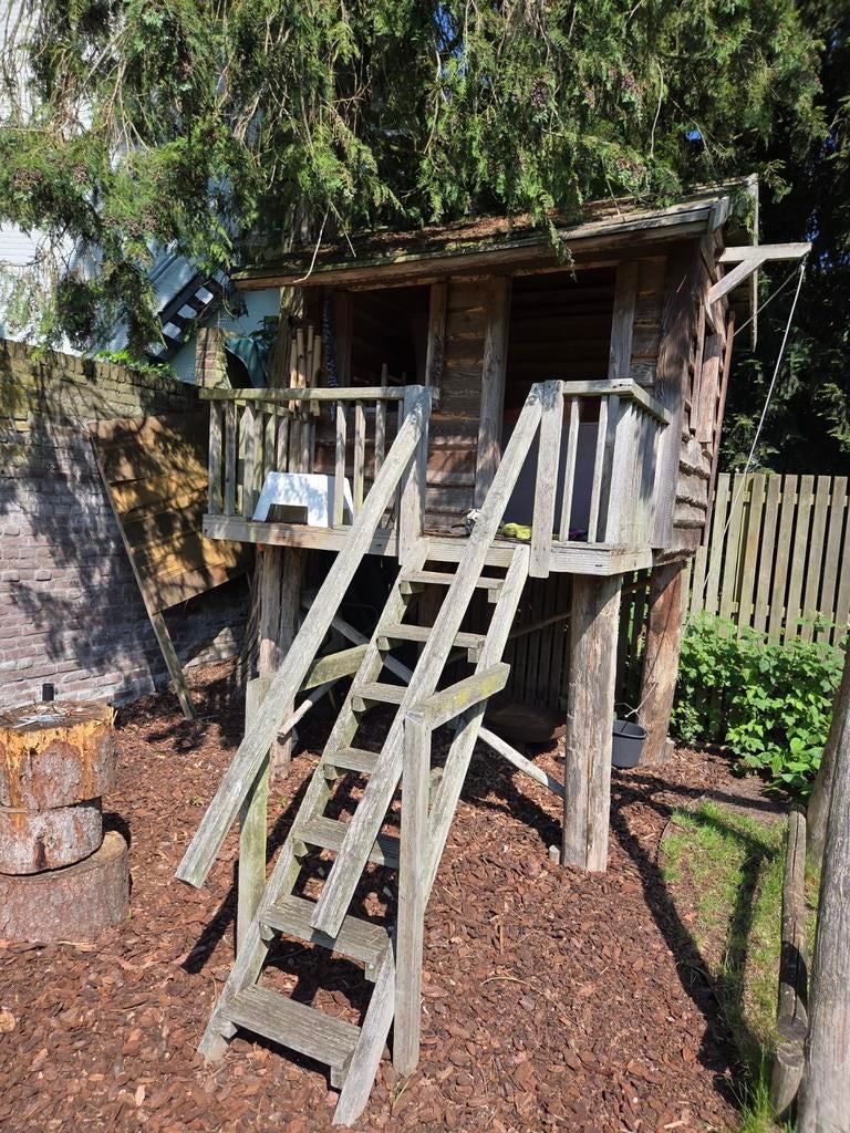 Houten boomhut met trap en balkon, Ophalen, Gebruikt, Hout