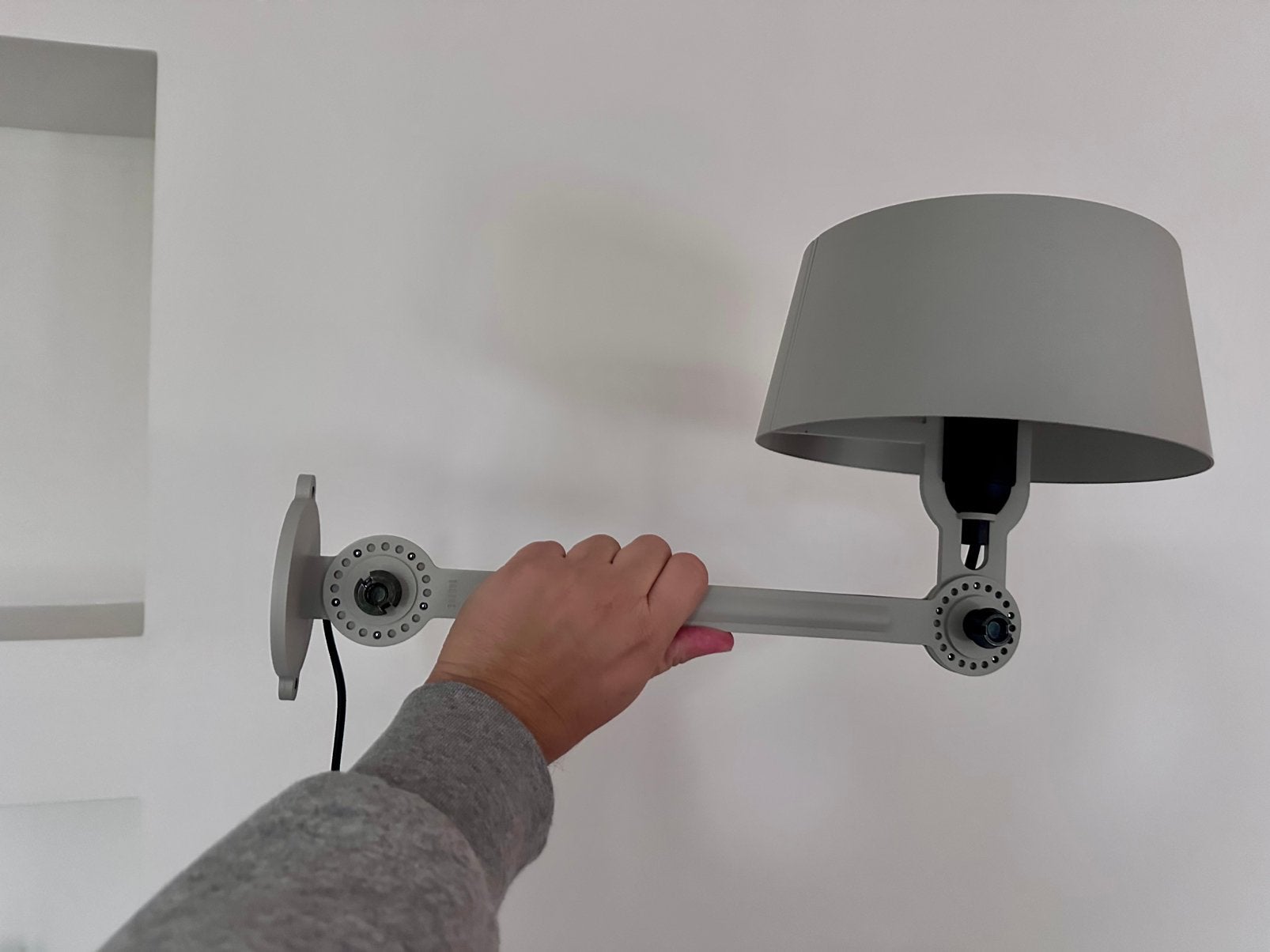 Tonone bolt wandlamp ash grey met stekker, Ophalen of Verzenden, Zo goed als nieuw
