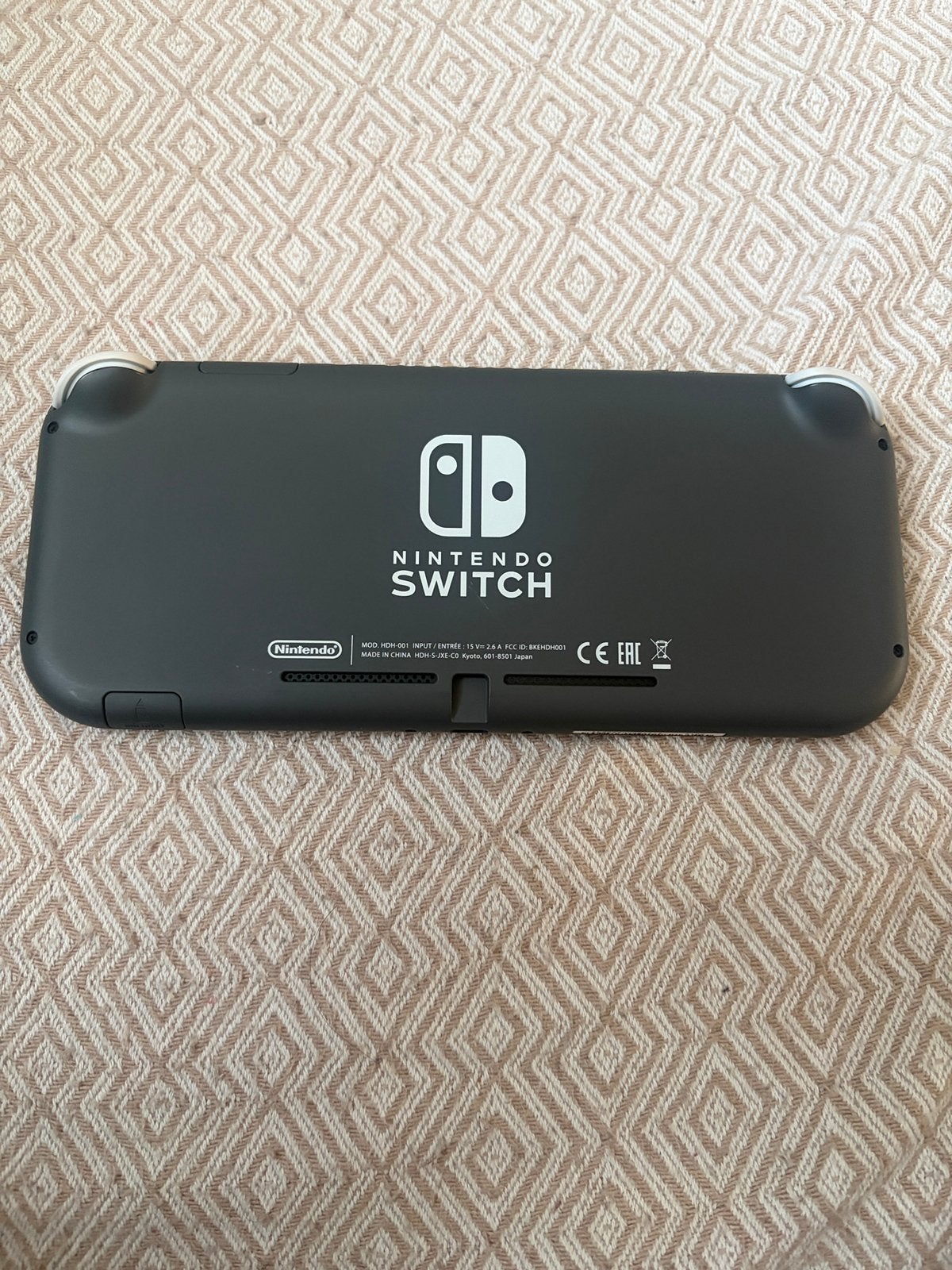 Foto 3 van Nintendo Switch Lite 32GB  2 Games  Animal Crossing Case –