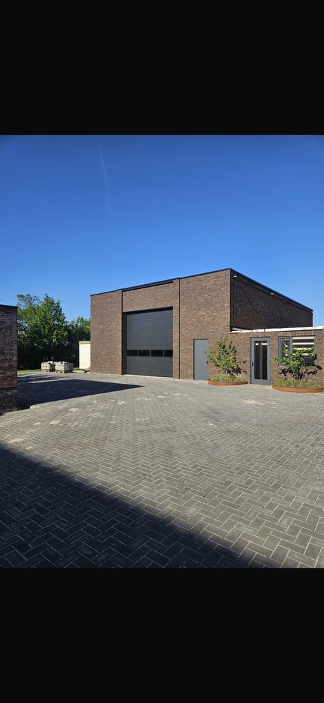 Loods met Kantoorruimte. 220m² loods, 25m² kantoorruimte, 245 m², Huur, Opslag of Loods