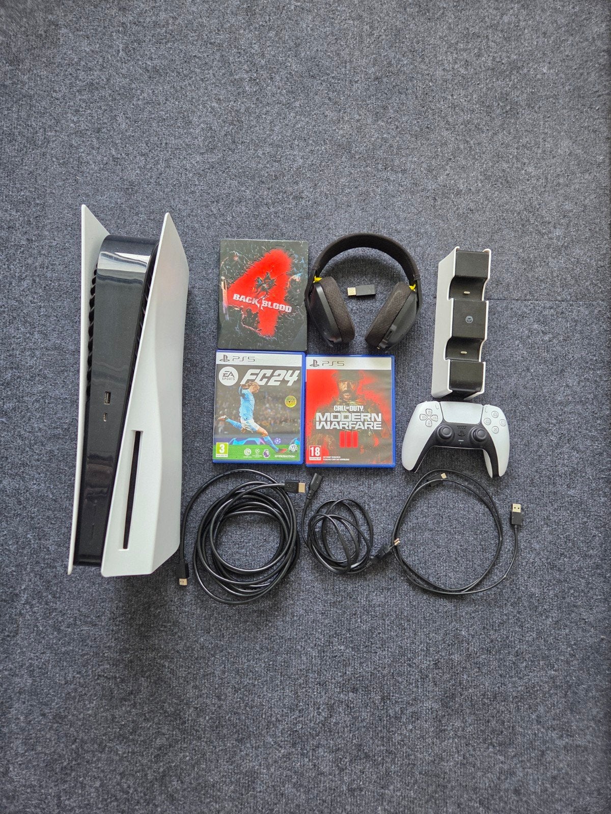 Ps5 disc met oplaadstation en 3 spellen en een headset, Spelcomputers en Games, Ophalen, Zo goed als nieuw