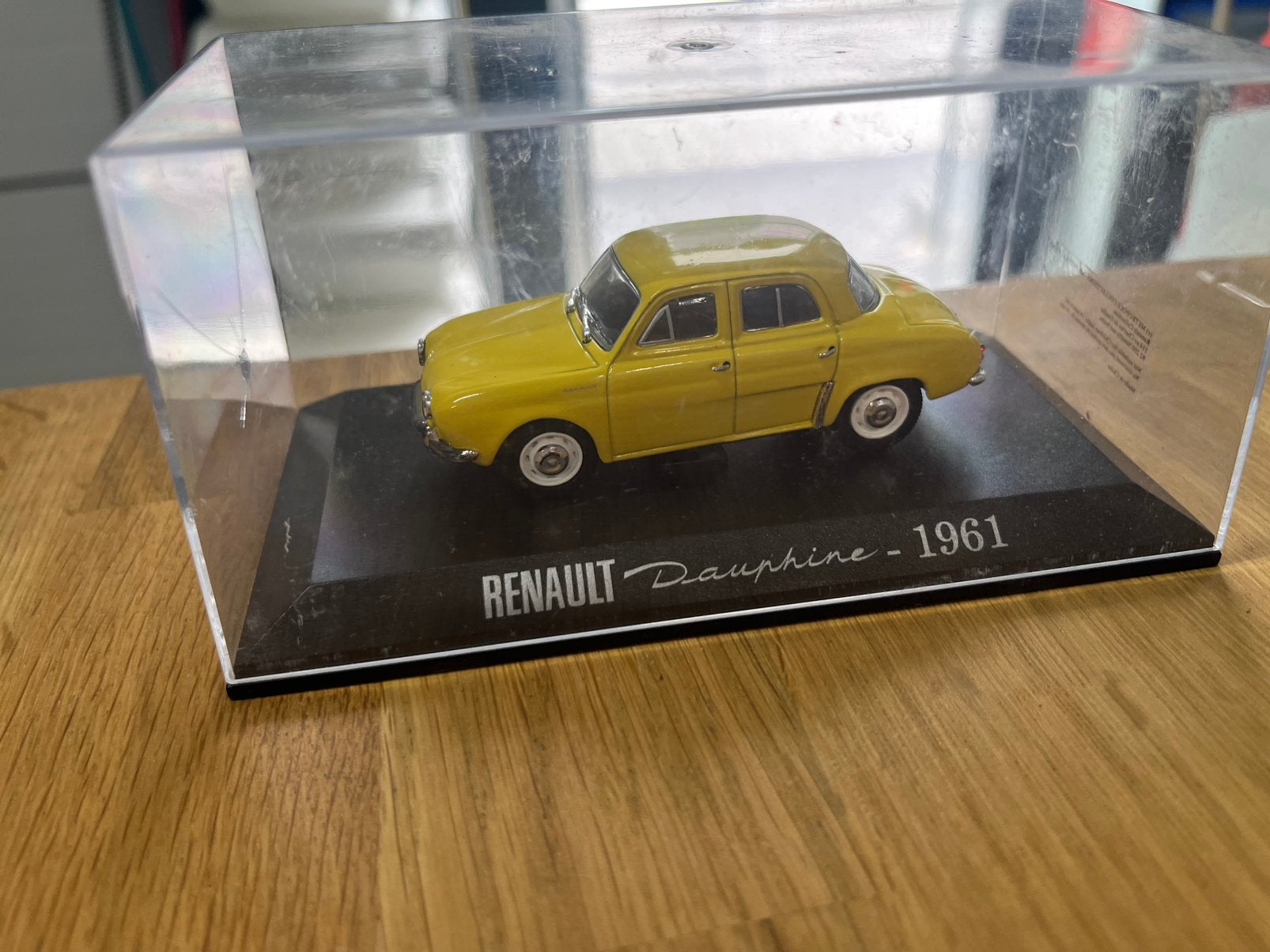 Renault Dauphine in showcase, Ophalen, Zo goed als nieuw, Auto, Overige merken