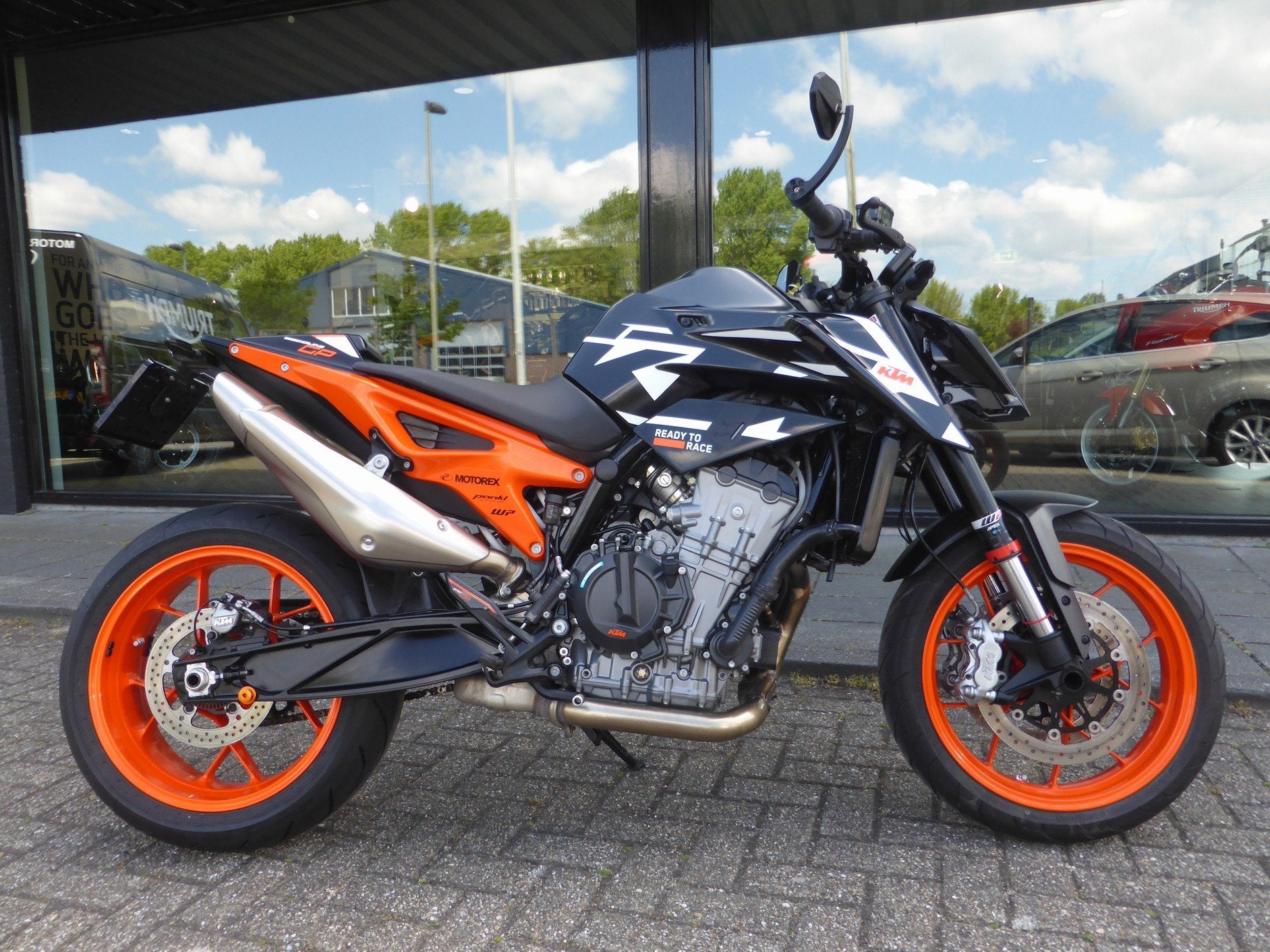 KTM 890 Duke GP KTM 890 Duke GP van eerste eigenaar., E 3
5230  MATTIGHOFEN, AT, Info@ktm.at, Bedrijf, Toermotor