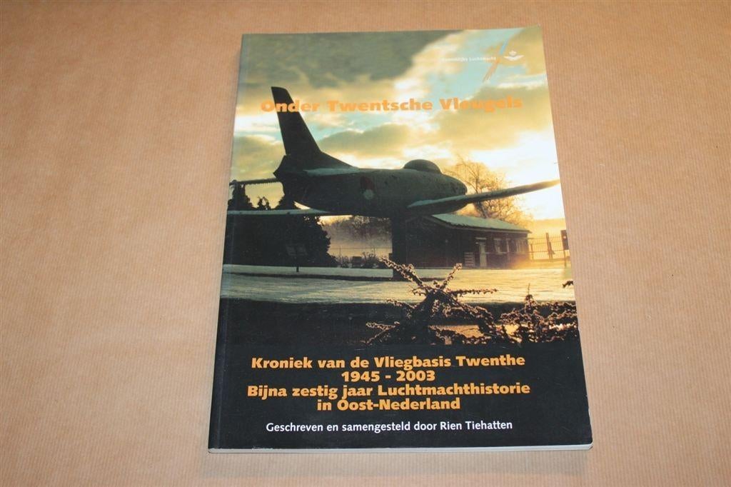 Onder Twentsche Vleugels - Vliegbasis Twente 1945-2003, Ophalen of Verzenden, Zo goed als nieuw, Schaalmodel