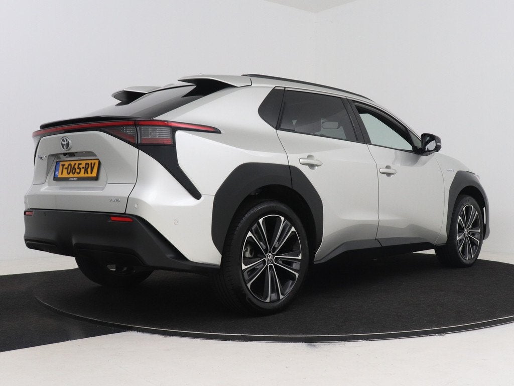 Toyota Bz4x Premium 4WD 71 kWh (bj 2023, automaat), Auto's, Toyota, Automaat, 12 maanden, Gebruikt, 71 kWh