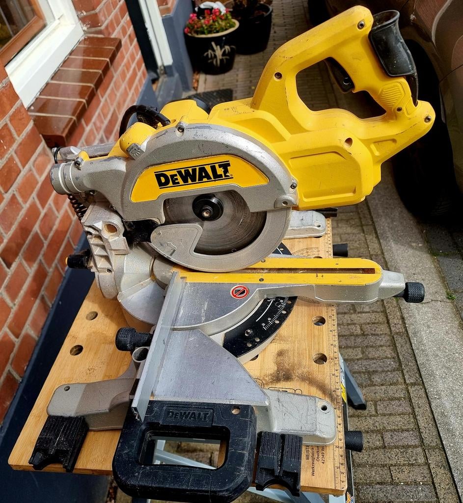 DeWalt 777-QS Verstek Afkortzaag met Topcraft Workmate., Gebruikt, DeWalt, 70 mm of meer, Ophalen of Verzenden