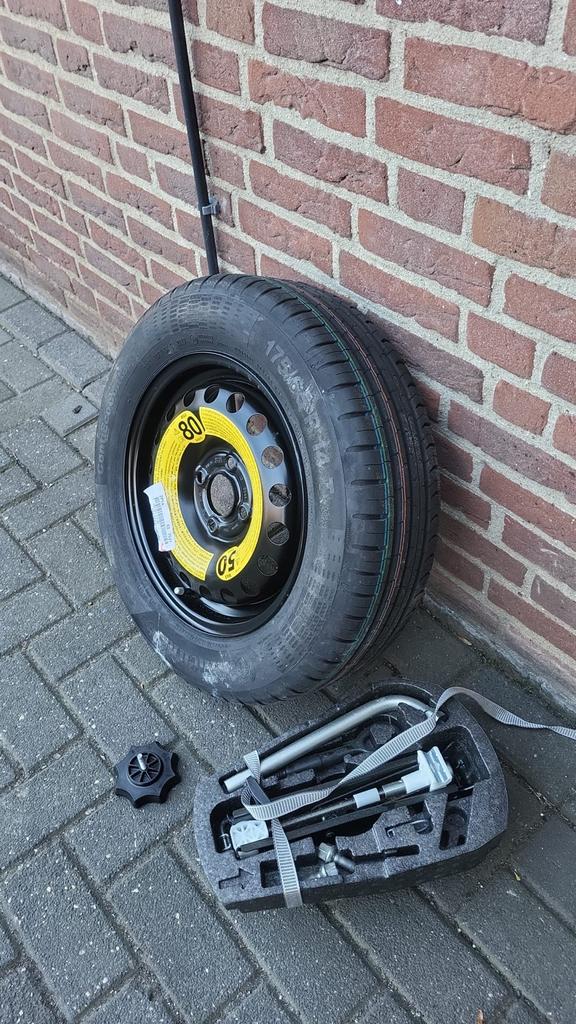 Nieuw reservewiel met krikset - 175/65 R14 VW UP, Auto-onderdelen, Ophalen, 14 inch, 175 mm, Banden en Velgen