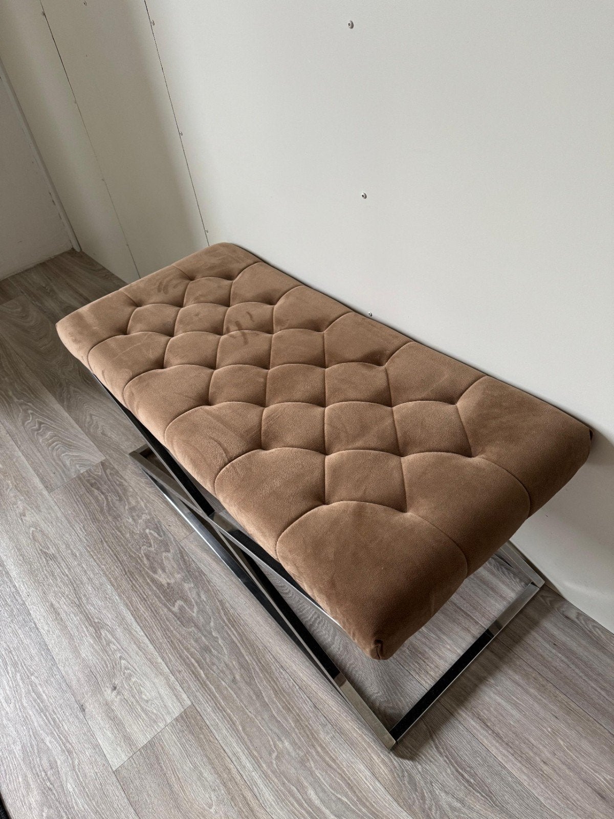 Luxe fluwelen bankje met metalen onderstel, Ophalen, Modern, Luxe, Glamour, 100 tot 125 cm, Zo goed als nieuw