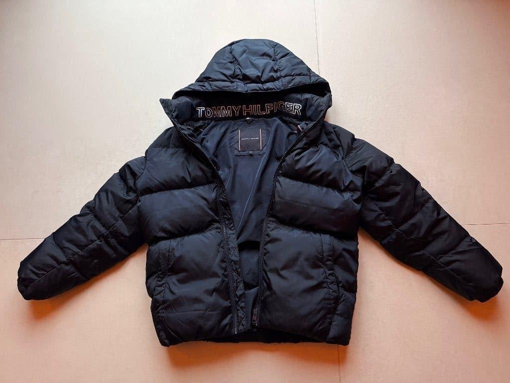 Tommy Hilfiger donsjack NIEUWSTAAT maat 152 navy, Ophalen of Verzenden, Jongen, Jas, Tommy Hilfiger