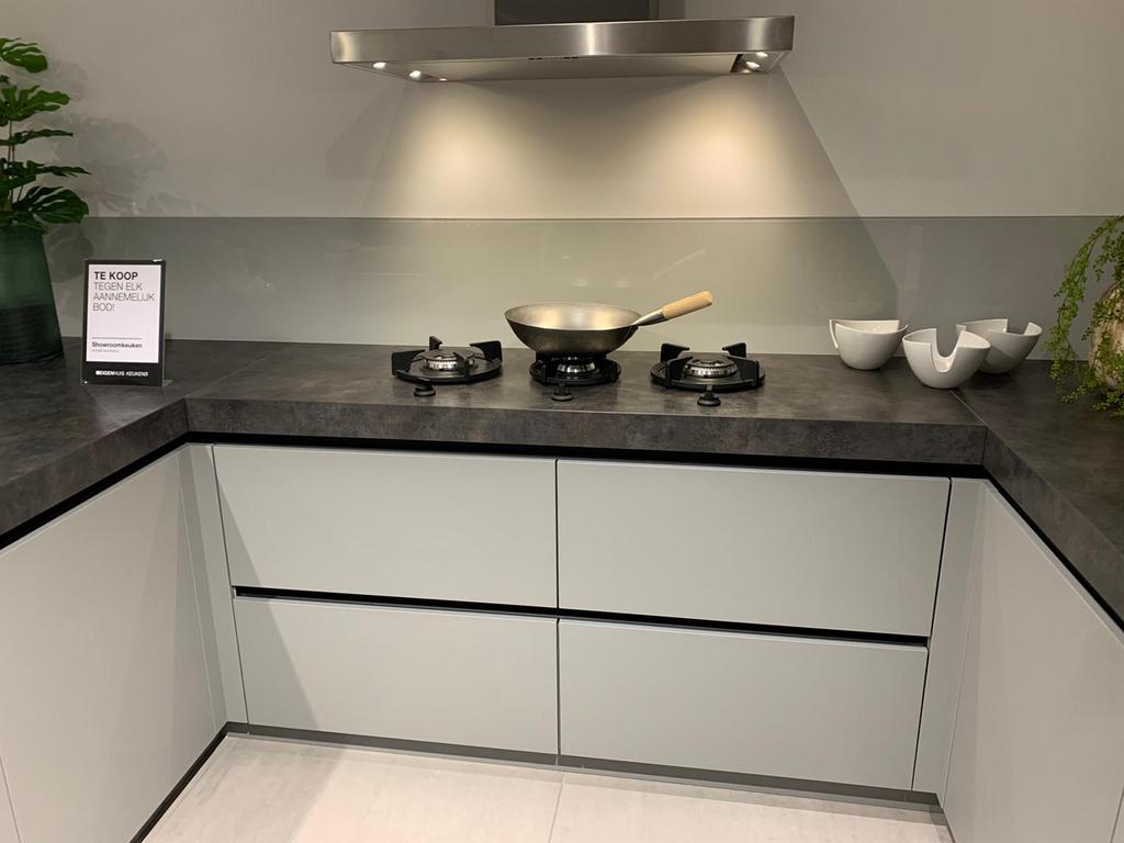 Glazen achterwand keuken - Hardglazen stroken, Huis en Inrichting, Keuken | Keukenelementen, Ophalen, Zo goed als nieuw, 200 cm of meer