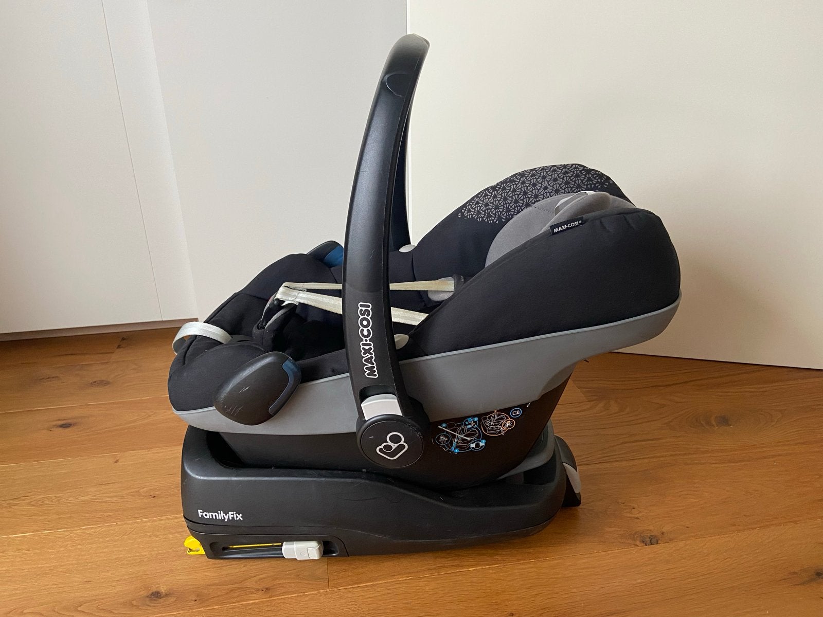 Maxi-Cosi Pebble autostoel met FamilyFix base, Ophalen, Gebruikt, Zijbescherming, Isofix