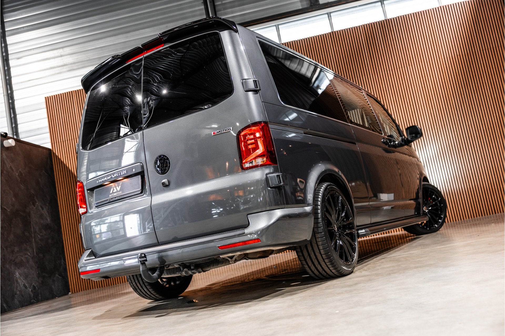 Foto 38 van Volkswagen Transporter T6.1 2.0 TDI L2H1 DC 4Motion | Dubbel