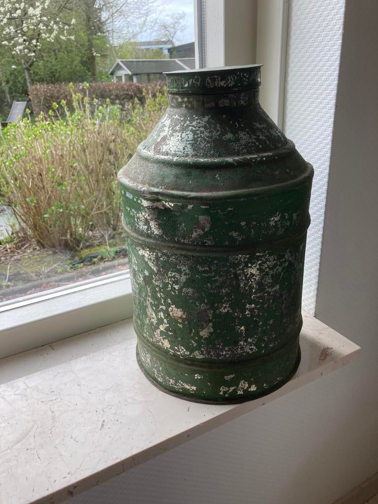Grote 38cm hoog groene oude blikken bus met deksel, Ophalen of Verzenden