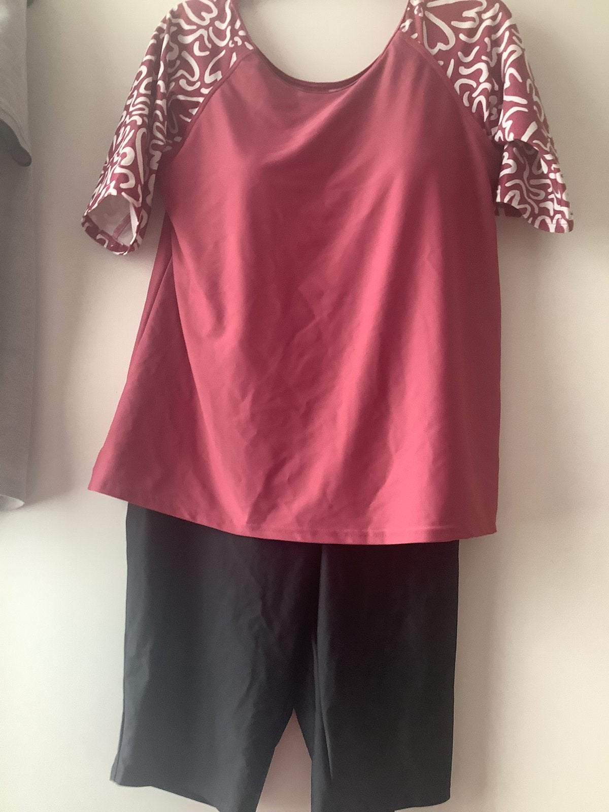 Decathlon badpak Maat 48, Ophalen of Verzenden, Zo goed als nieuw, Rood, Zwembroek of Short