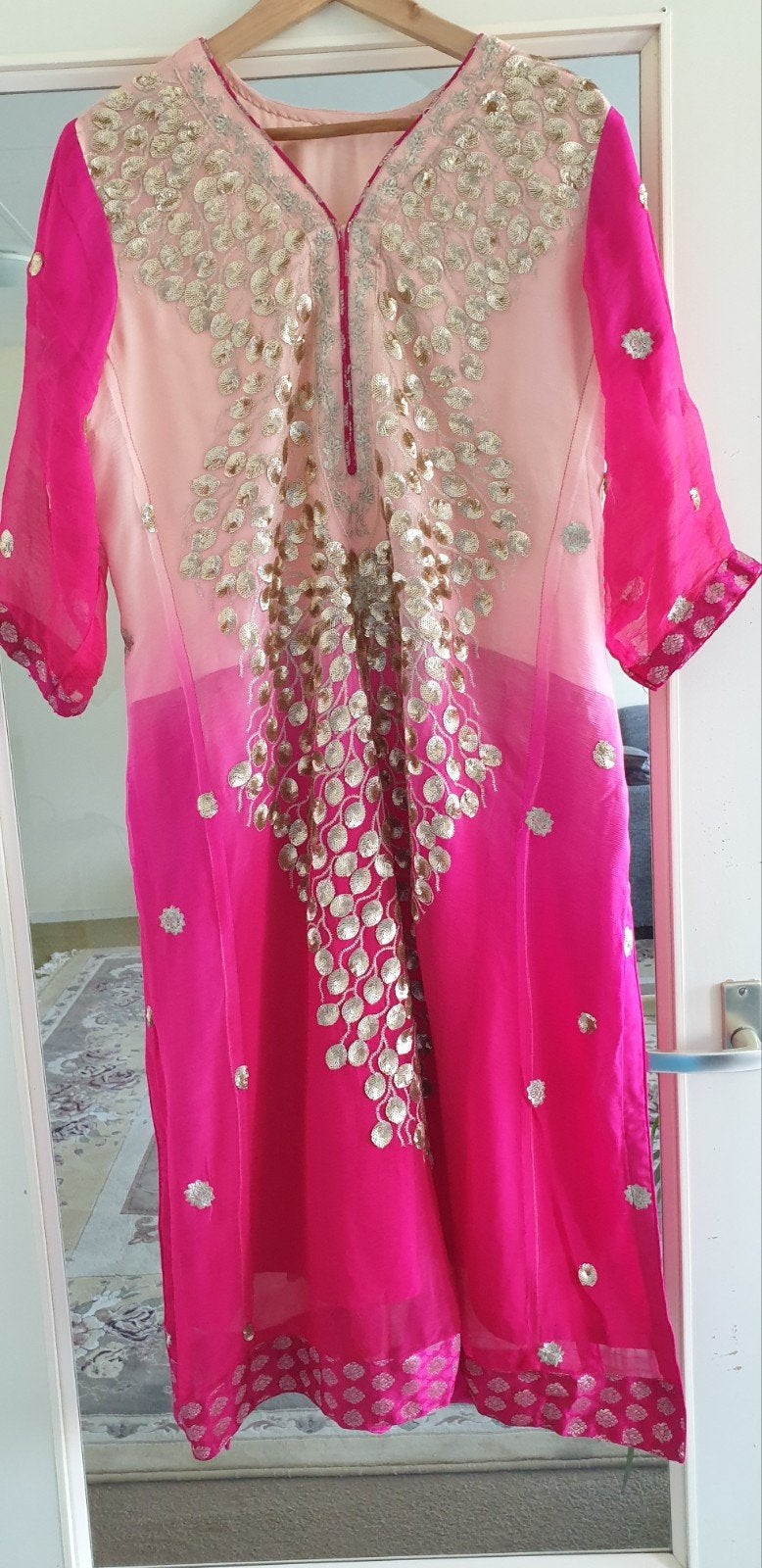 Prachtige roze/perzik Indiase jurk met borduursels, Kleding | Dames, Overige typen, Maat 42/44 (L), Nieuw, Ophalen of Verzenden