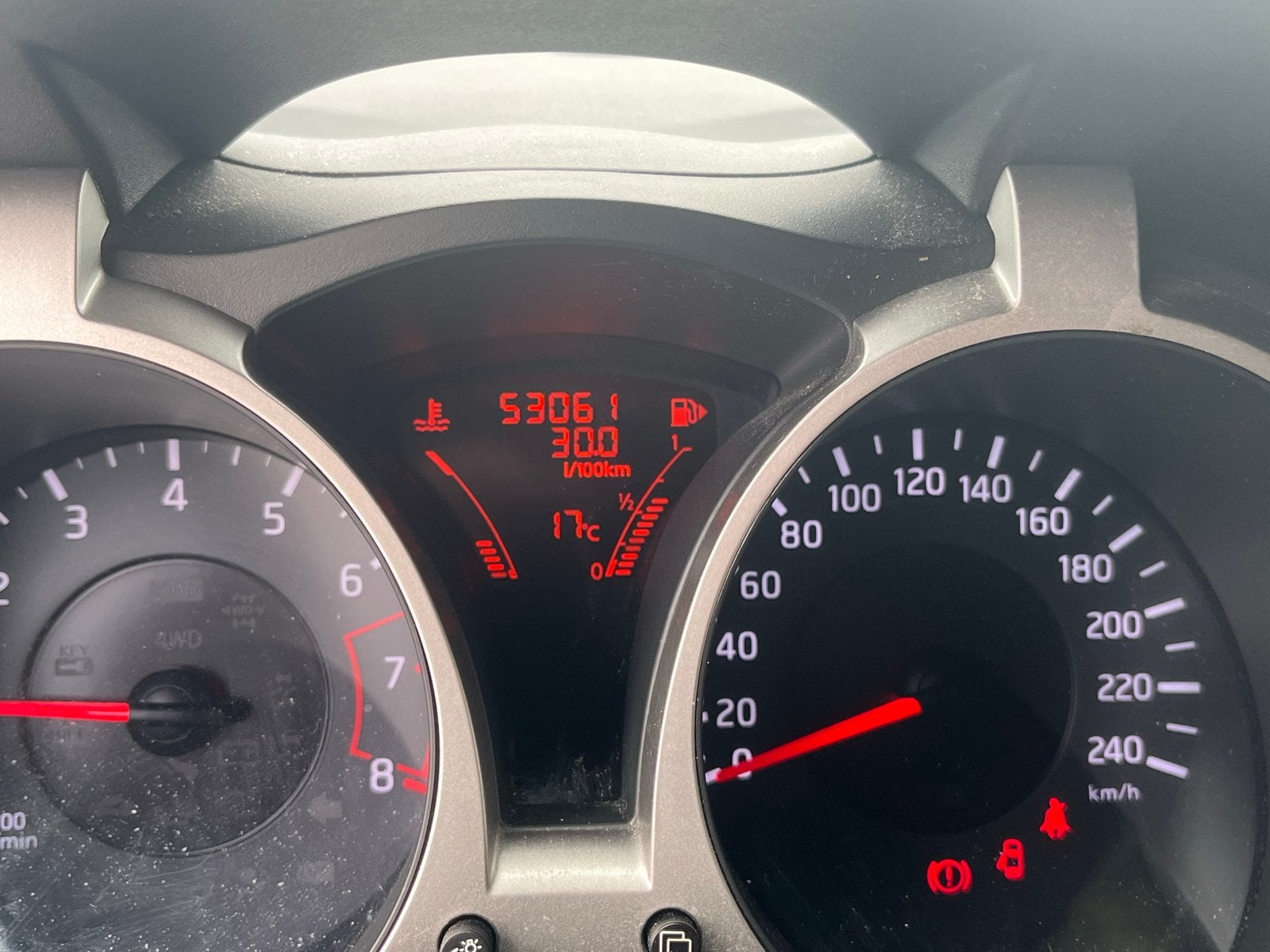 Nissan Juke 1.6 86KW Eco-pure Drive 2012 Rood, 1250 kg, Zwart, 4 cilinders, 49 €/maand