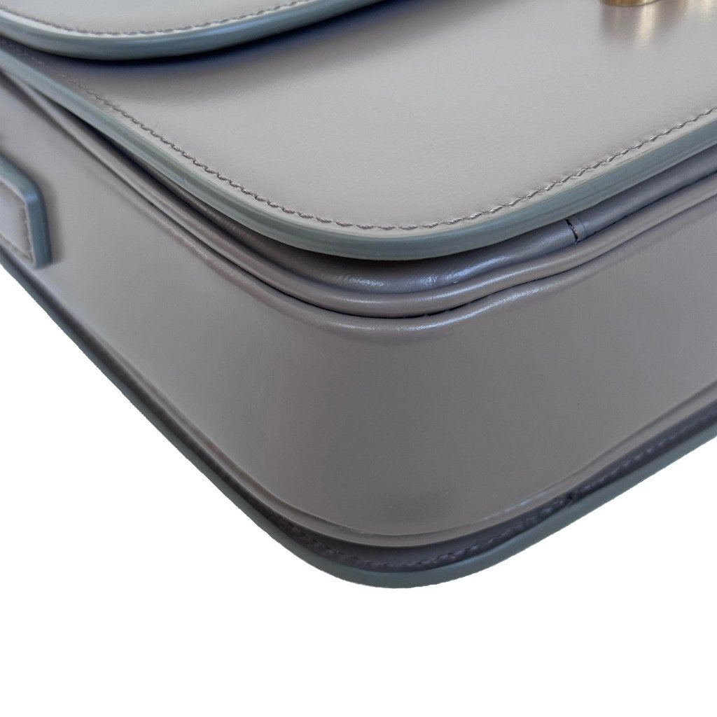 Celine triomphe medium pebble taupe crossbody tas designer image 8