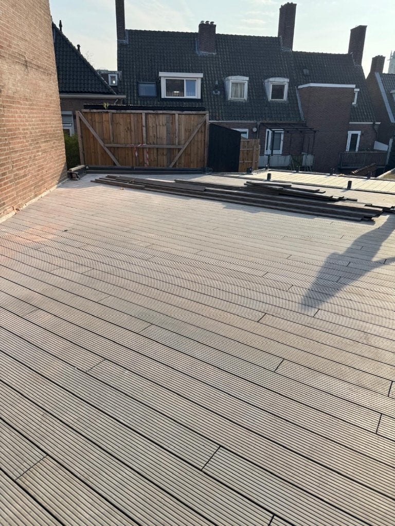 Grijze composiet vlonderplanken, ongeveer 16m2, goede staat, Tuin en Terras, Ophalen, Gebruikt, Composiet