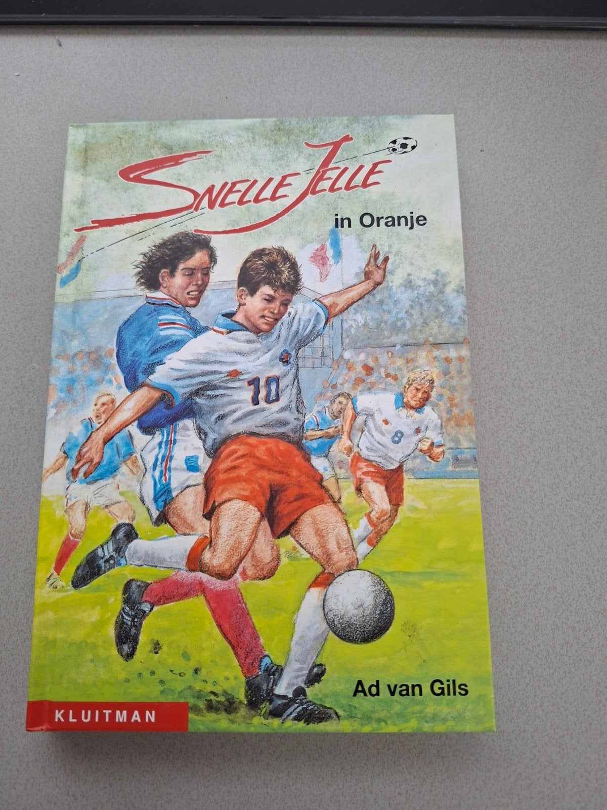 Snelle Jelle in Oranje - Ad van Gils (Voetbalboek), Boeken, Ophalen of Verzenden, Gelezen, Ad van Gils, Fictie algemeen