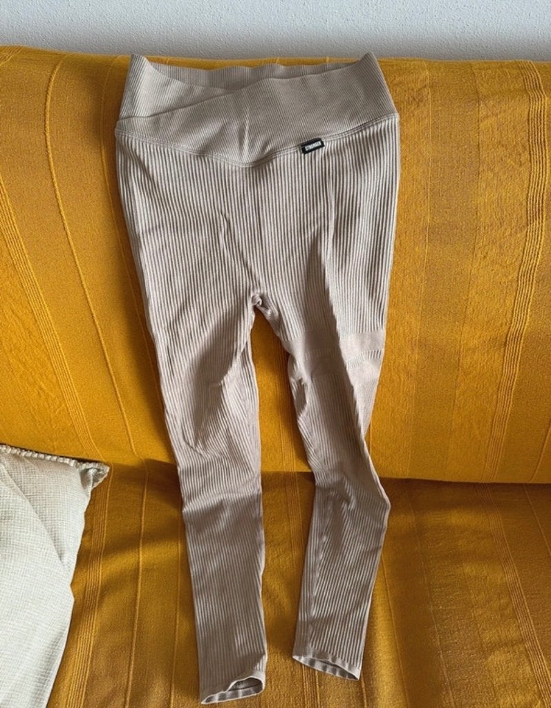 Stronger beige sportlegging, Kleding | Dames, Sportkleding, Beige, Ophalen of Verzenden, Stronger, Maat 36 (S)