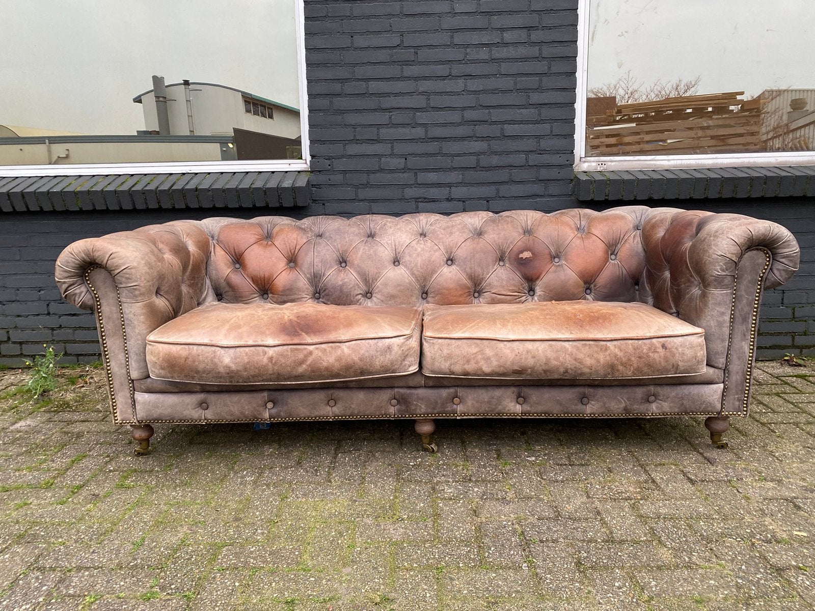 Chesterfield bank mooi geleefd vintage bruin, Ophalen, Zo goed als nieuw, Rechthoekig, Leer