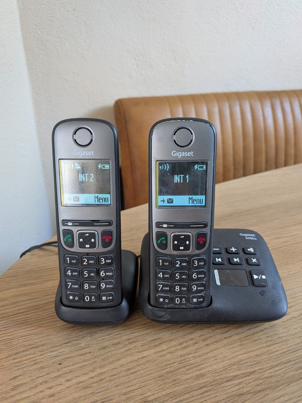 Gigaset A705A Trio / Duo Dect Telefoonset, Ophalen, Zo goed als nieuw, 2 handsets