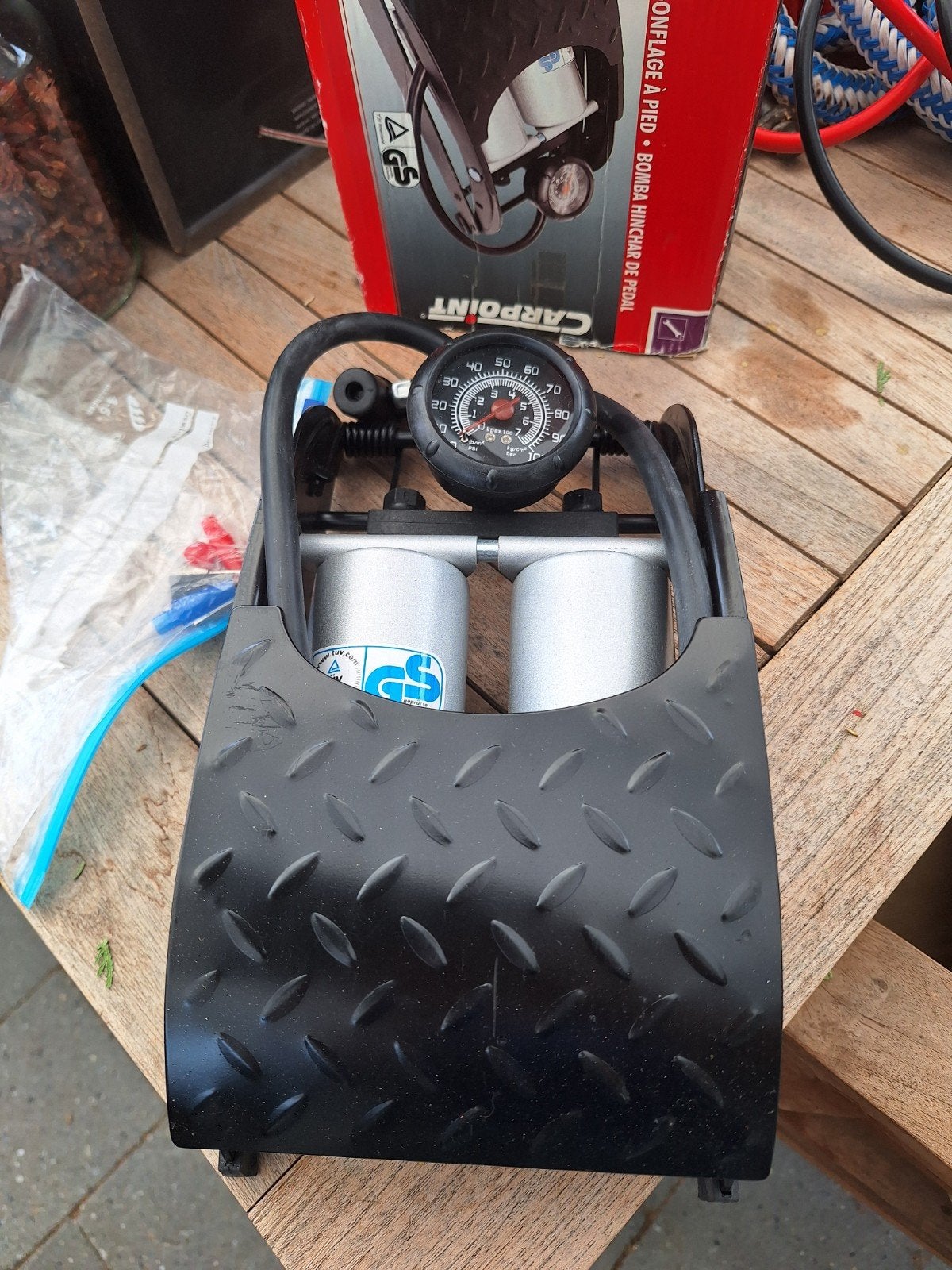 Carpoint Voetpomp met drukmeter, Ophalen of Verzenden, Drukmeter, Gebruikt