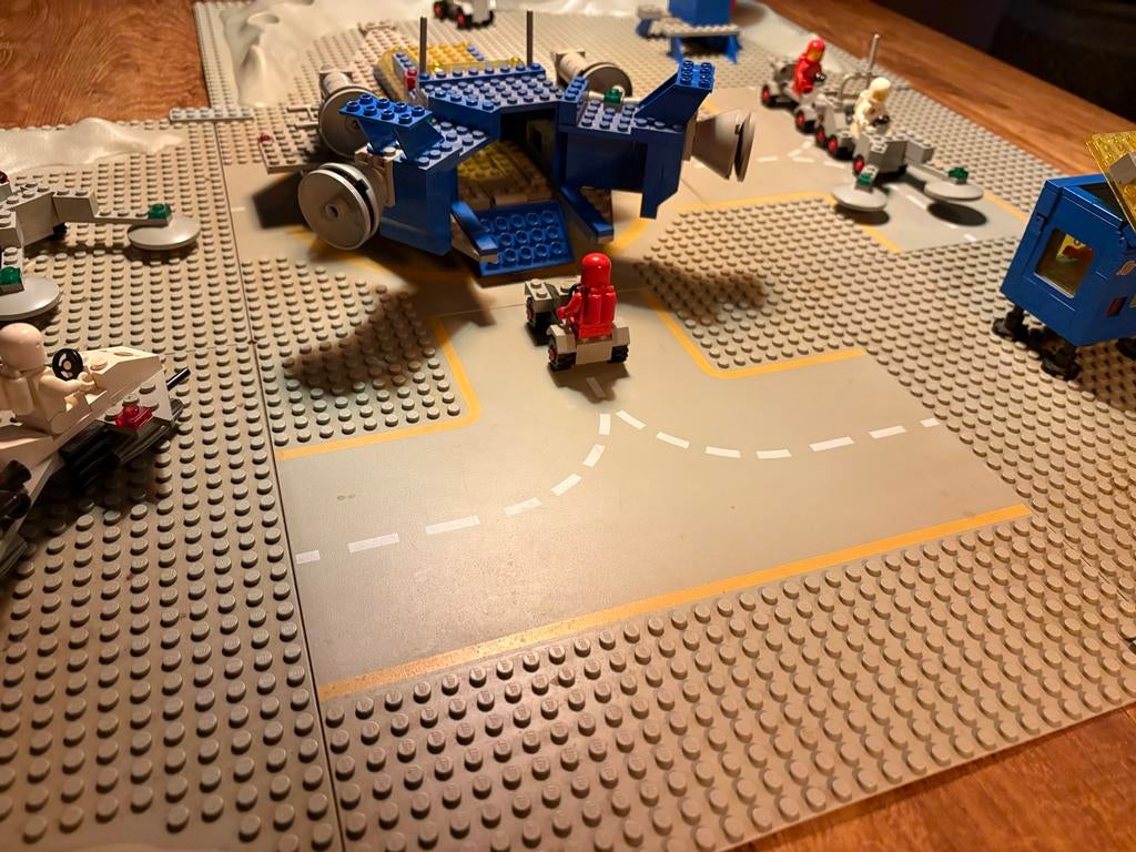 Vintage LEGO Ruimtebasis met Voertuigen en Figuren, Ophalen of Verzenden, Gebruikt, Jongen of Meisje