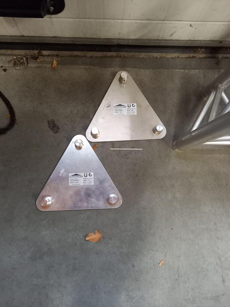 Duratruss DT33 driehoek truss, Ophalen