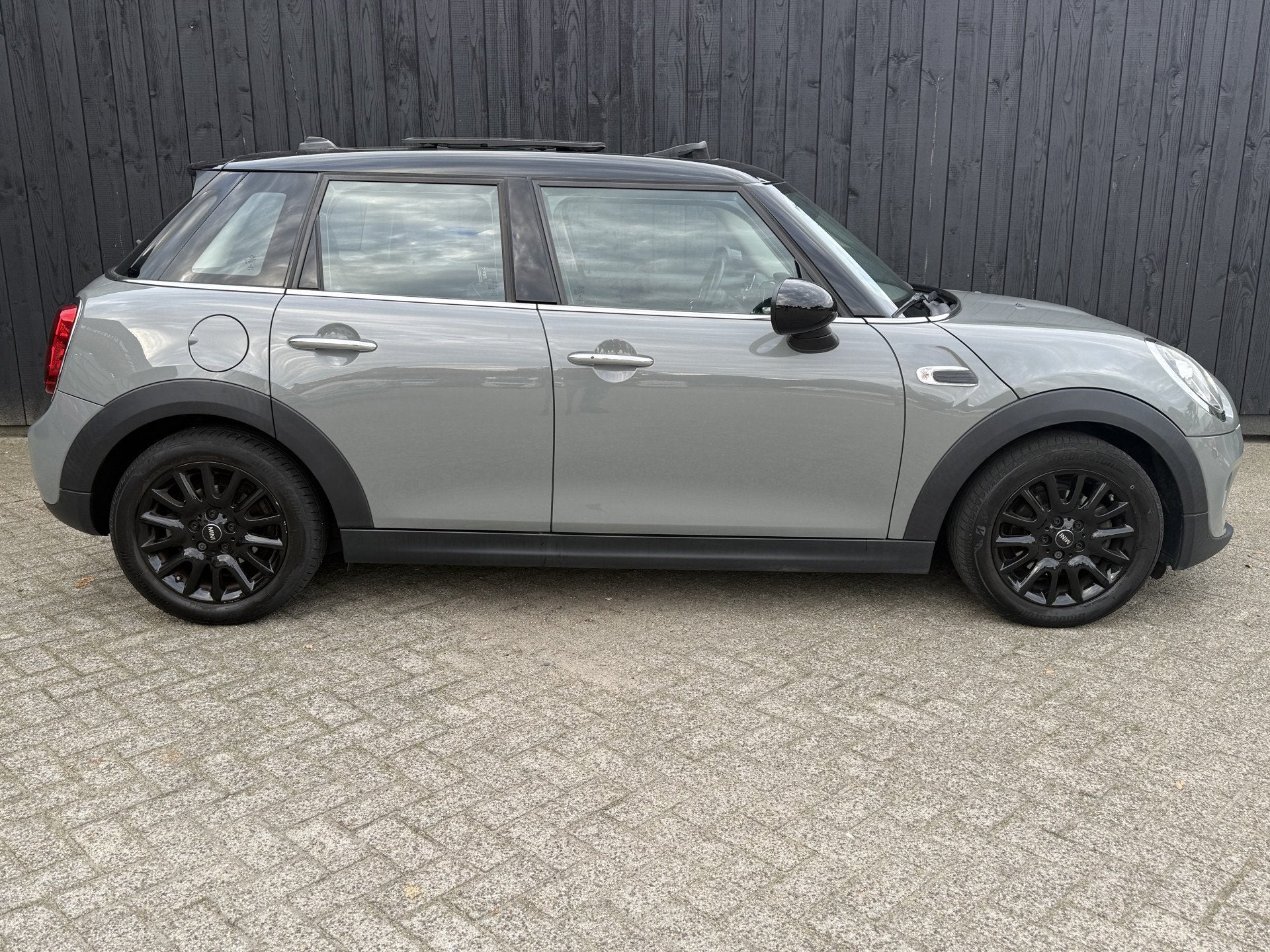 MINI 5-deurs 1.5 Cooper Business Edition (bj 2019), Voorwielaandrijving, Gebruikt, 1165 kg, Origineel Nederlands