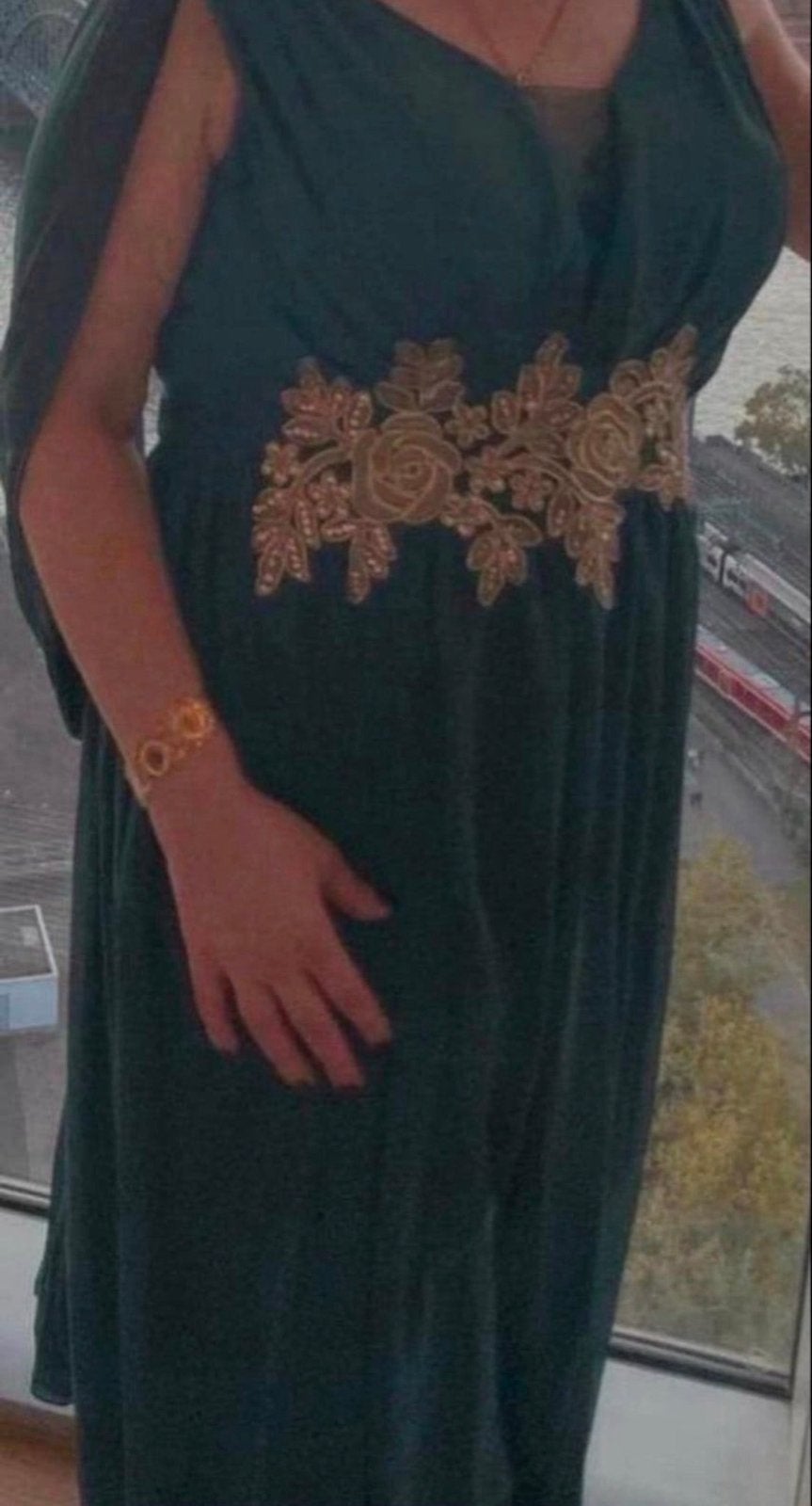 Groene feest/Avondjurk met Gouden Borduur Maat M, Kleding | Dames, Maat 38/40 (M), Galajurk, Ophalen of Verzenden, Gedragen