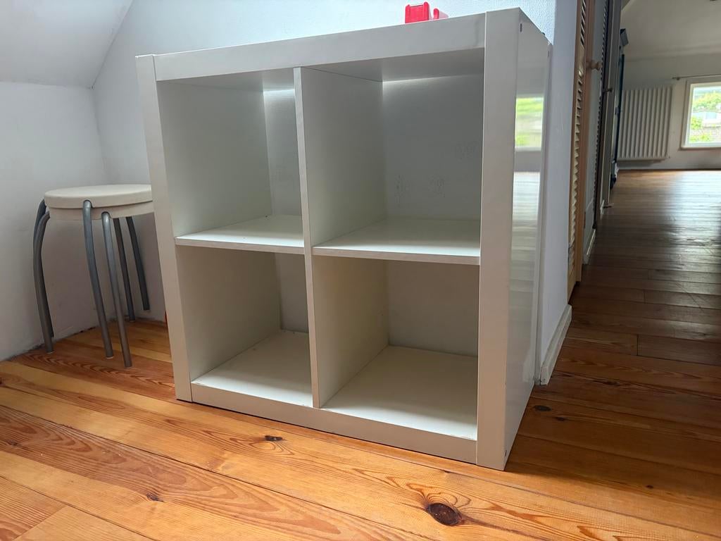 Witte Kallax kast met 4 vakken - IKEA, Huis en Inrichting, Kasten | Boekenkasten, Ophalen, Met plank(en), Gebruikt, 50 tot 100 cm