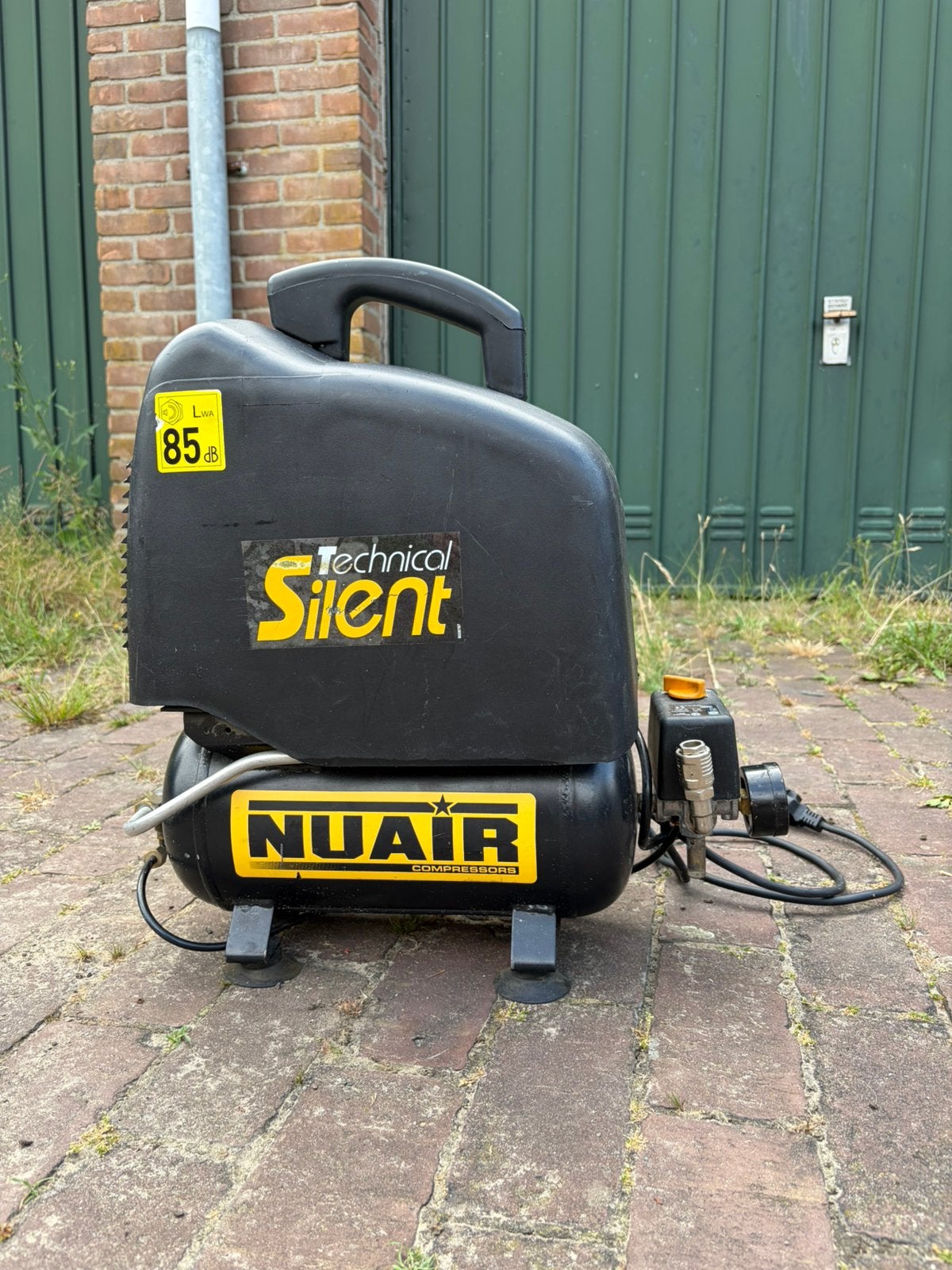 Stille goed werkende compressor (6L, 8 Bar), Minder dan 25 liter, Ophalen of Verzenden, Zo goed als nieuw, Minder dan 200 liter/min