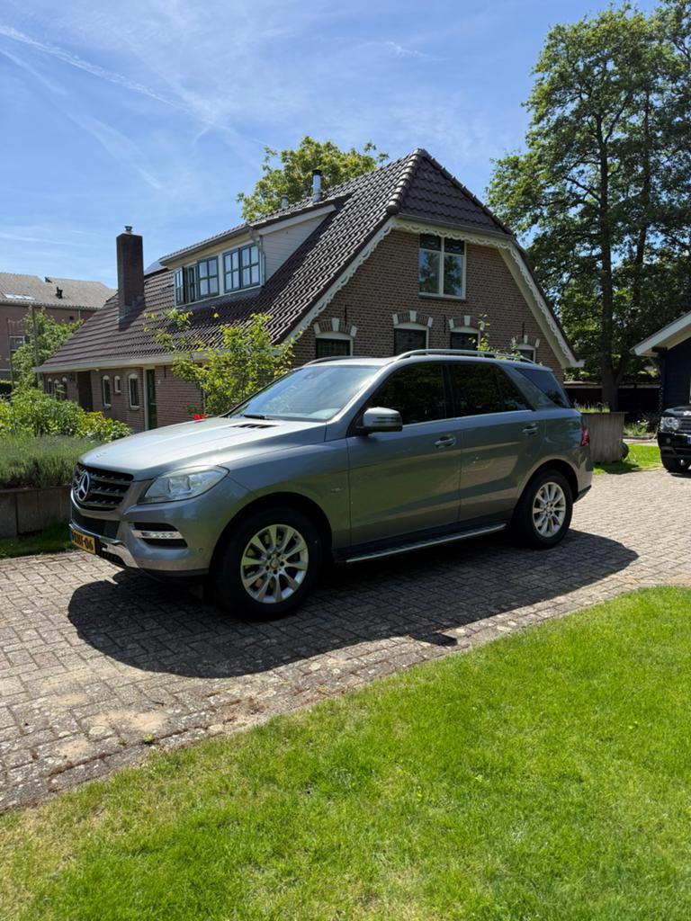 Mercedes-Benz M-Klasse Ml350 4MATIC 2012 Grijs lage km, Auto's, Mercedes-Benz, Automaat, Lichtsensor, 138 €/maand, Vierwielaandrijving