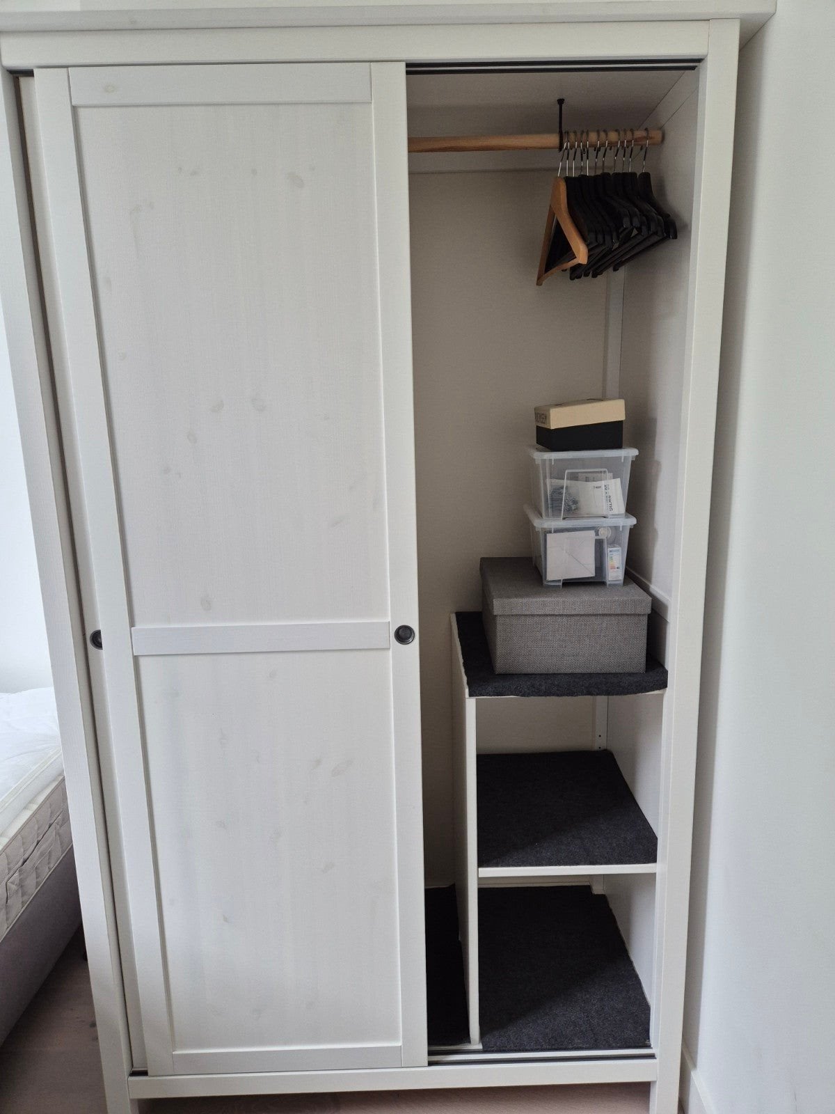 IKEA Hemnes Wardrobe, Huis en Inrichting, Kasten | Kledingkasten, Ophalen, Modern, Scandinavisch, Met plank(en), 50 tot 100 cm