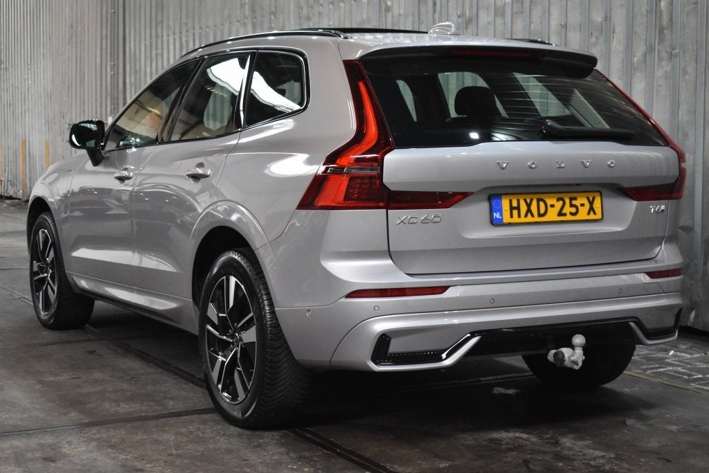 Volvo XC60 T6 350PK AWD Plus Dark [Facelift] | Trekhaak | Sc, Auto's, Automaat, Gebruikt, 4 cilinders, 24 maanden