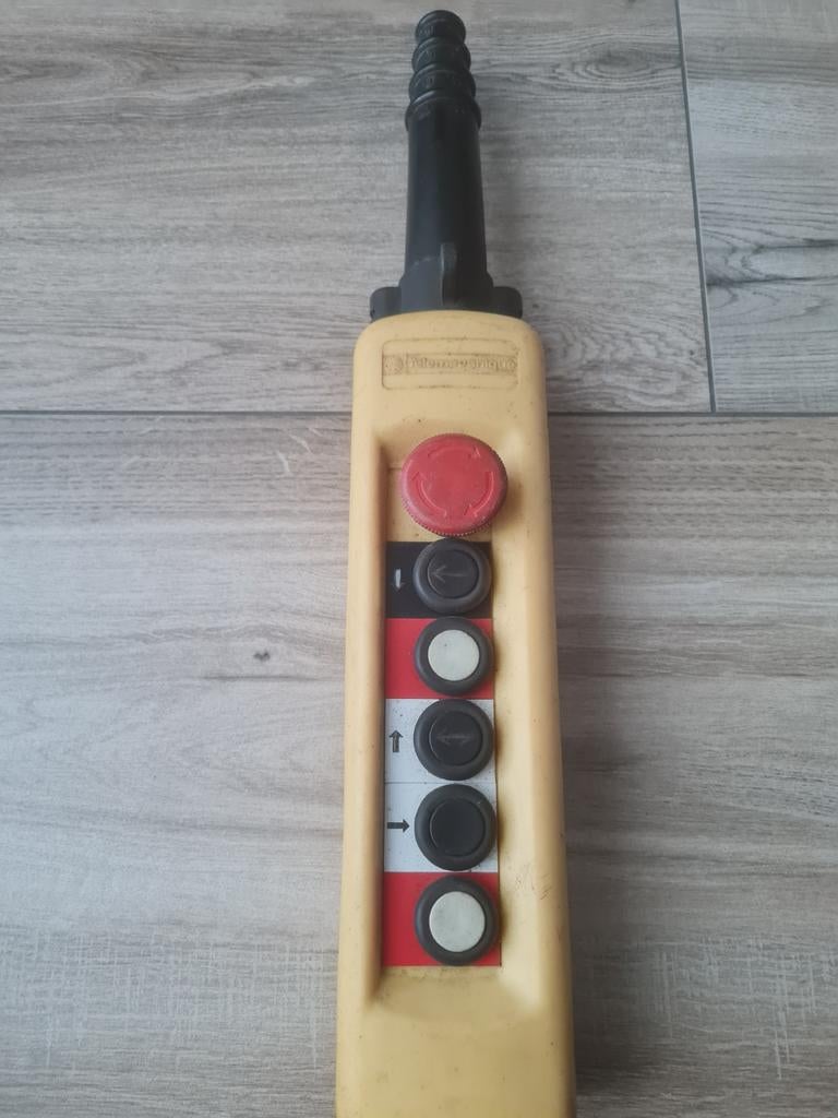 Telemecanique XAC-A06 drukknopkast, Ophalen of Verzenden, Zo goed als nieuw