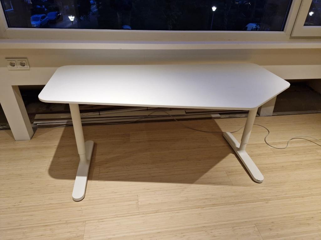 Stijlvol stabiel IKEA Bekant bureau - In hoogte verstelbaar, Ophalen, In hoogte verstelbaar, Zo goed als nieuw, Computerbureau