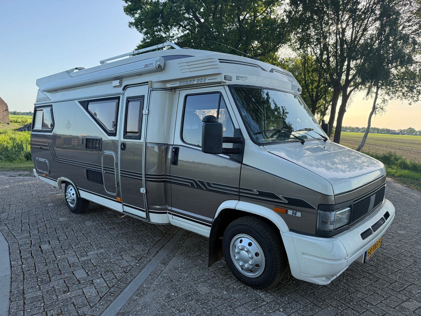 Hobby 600 2,5  top staat, Particulier, Tot en met 4, Knaus, Half-integraal