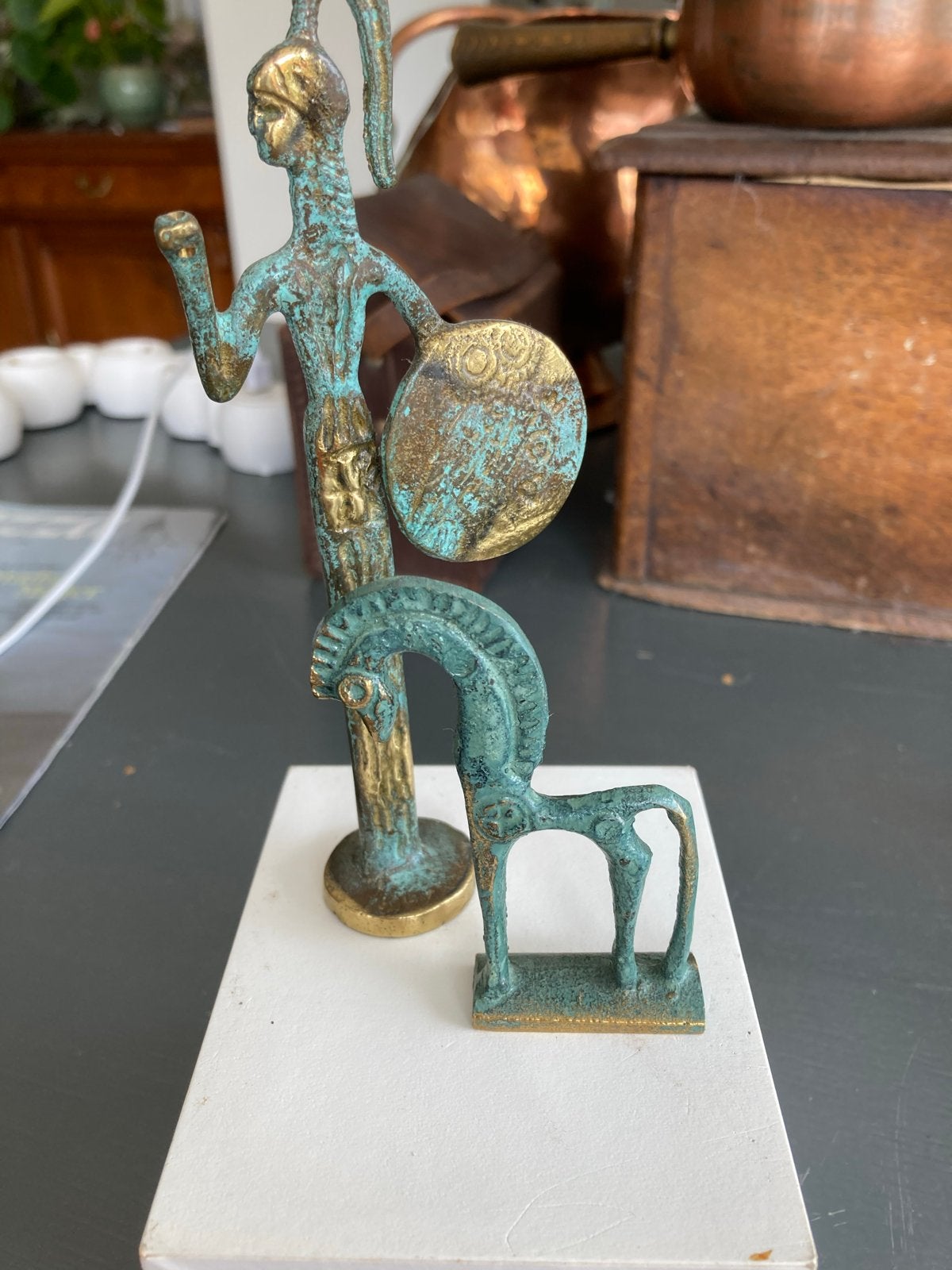Bronzen beeldjes: Griekse krijger en paard, Minder dan 20 cm, Ophalen of Verzenden, Beeld, Meerkleurig