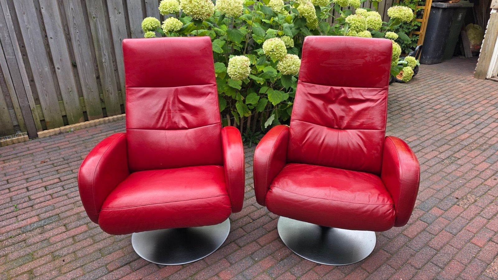 2x Rode Leren Fauteuils - Hjort Knudsen - Draaibaar, Huis en Inrichting, Ophalen, Gebruikt, 75 tot 100 cm, 75 tot 100 cm