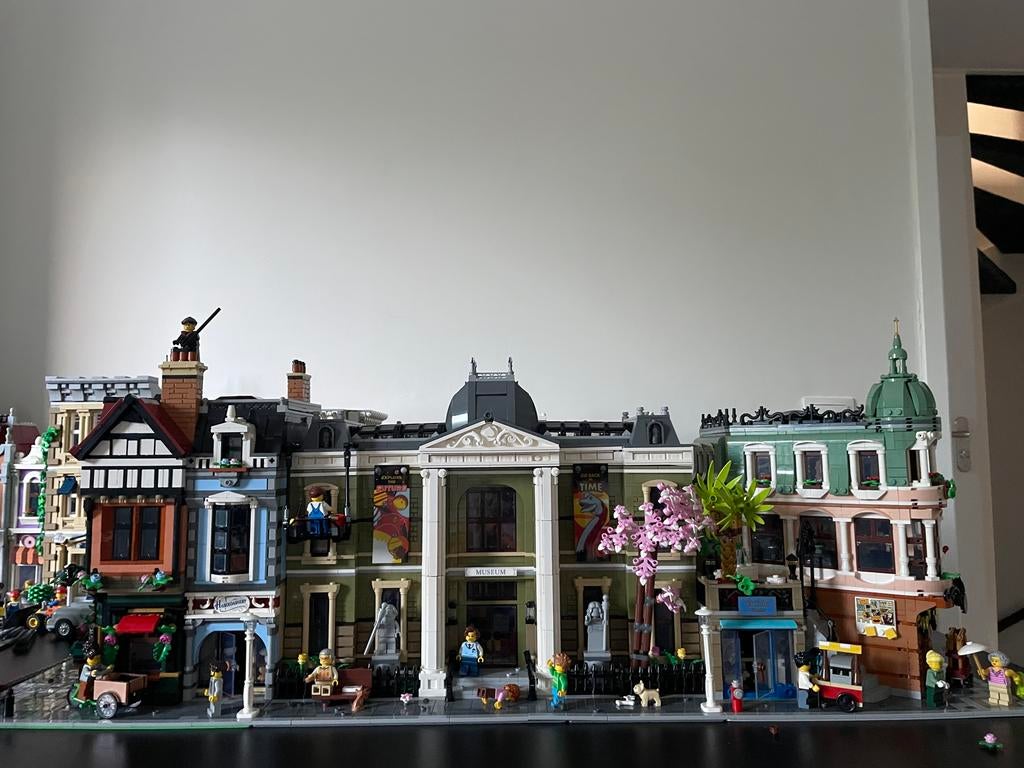 4 Lego Modulars: Book,Assembly, Museum,Tudor, Eén persoon, Kortingskaart