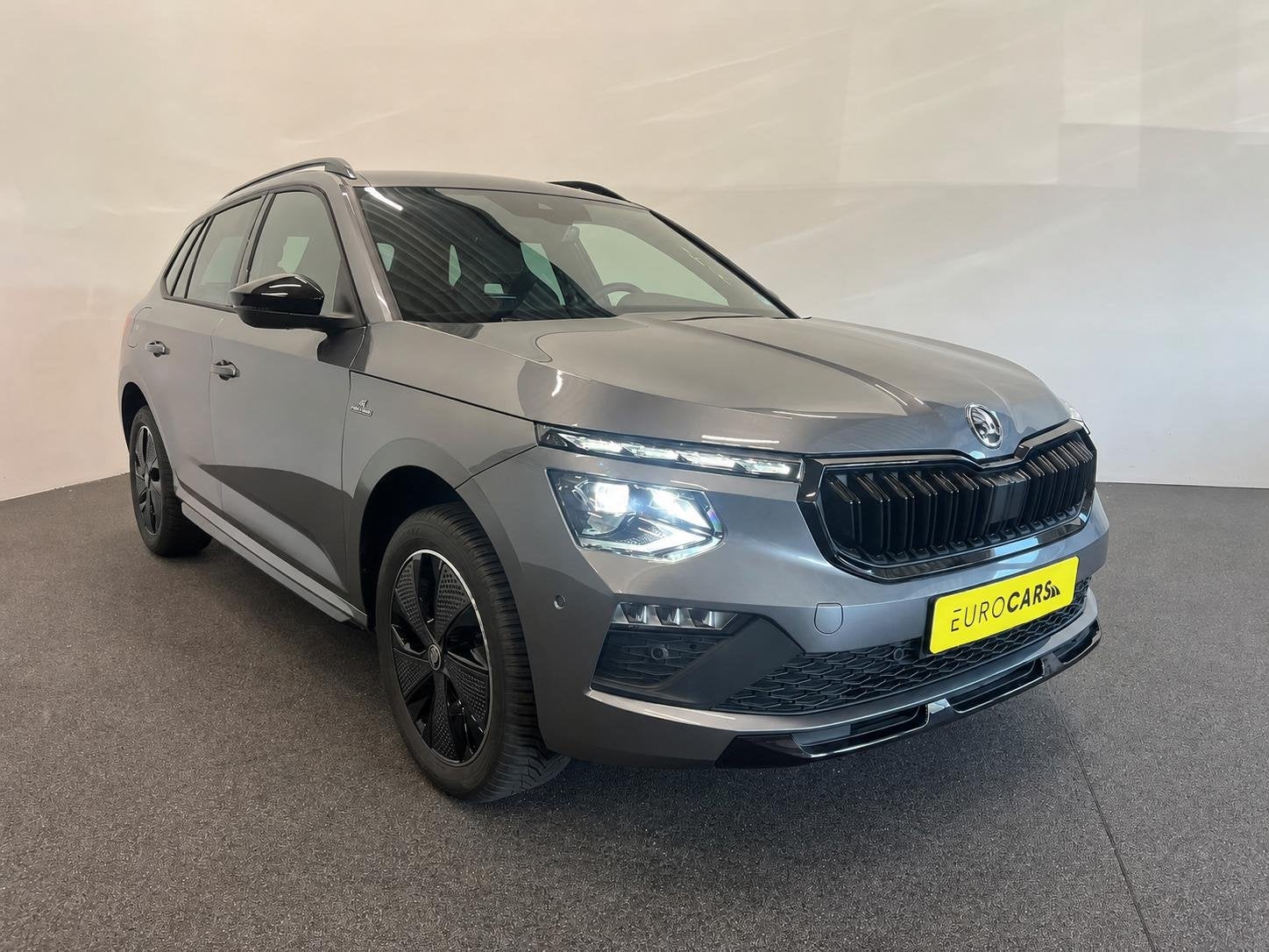 Skoda Kamiq 1.0 TSI Monte Carlo Panoramadak Wegklapbare trek, Auto's, 4 cilinders, 150 pk, Leder en Stof, Kamiq
