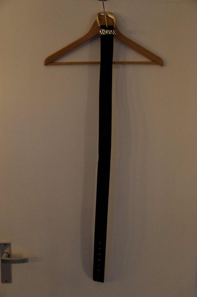 mooie zgan zwarte fluwelen/gouden gesp riem maat 90 Zara, Kleding | Dames, Riemen en Ceinturen, 80 tot 90 cm, 3 tot 5 cm, Tailleriem