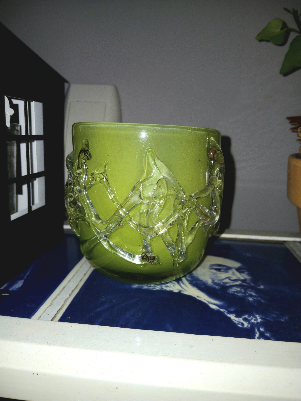 vintage Groene glazen waxinelichthouder met glazen decoratie, 10 cm, Waxinelichthouder, Nieuw, Ophalen of Verzenden