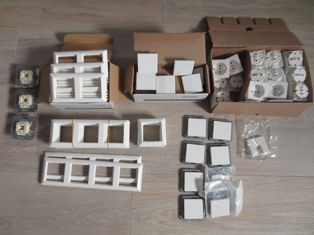 JUNG schakelmateriaal, serie AS, Alpine wit ,nieuw, Ophalen of Verzenden, Nieuw, Jung, Stopcontact