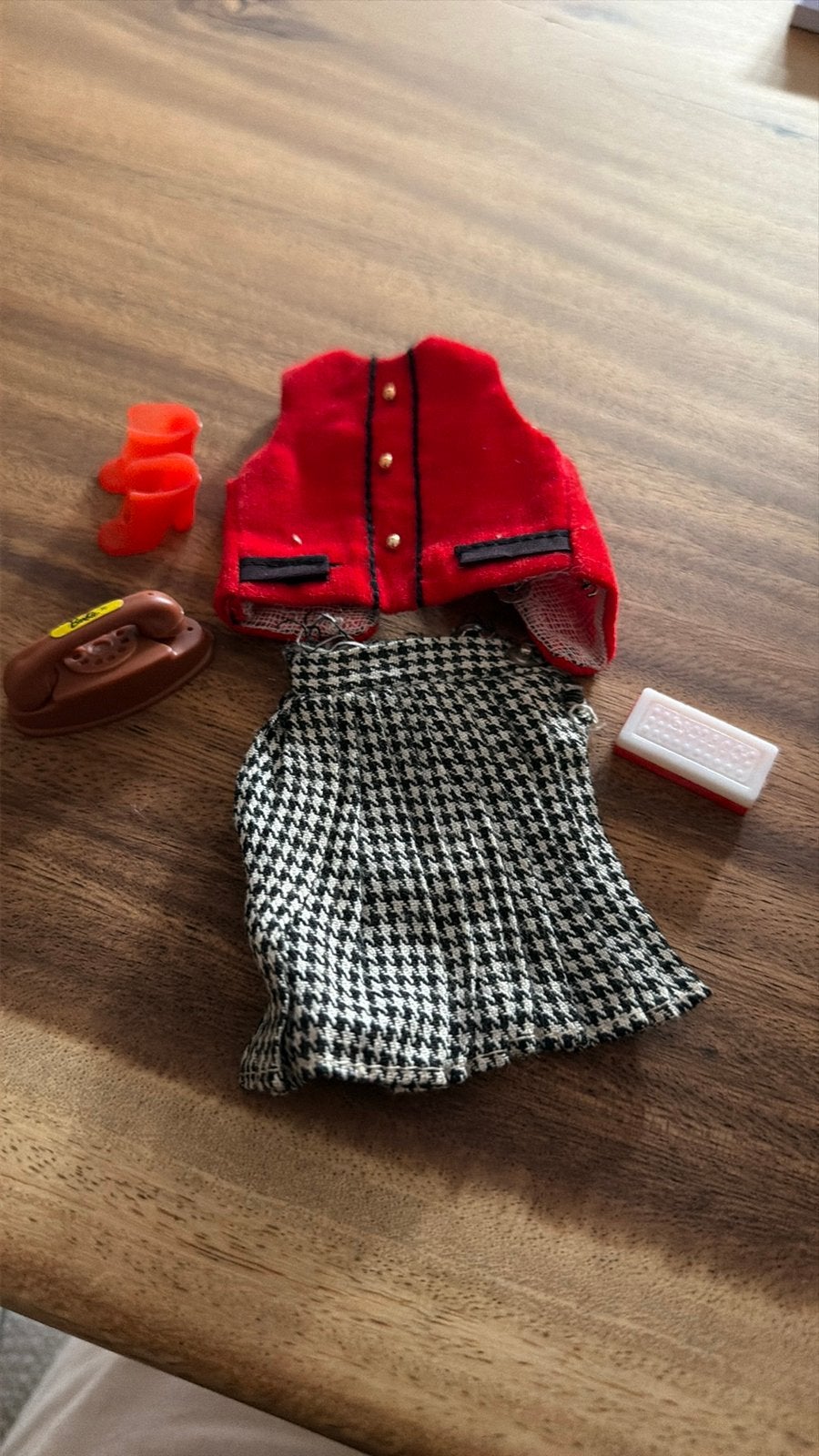 2 skipper popjes met diverse kledingsets voor Skipper/Barbie, Verzamelen, Ophalen of Verzenden, Gebruikt, Kleertjes