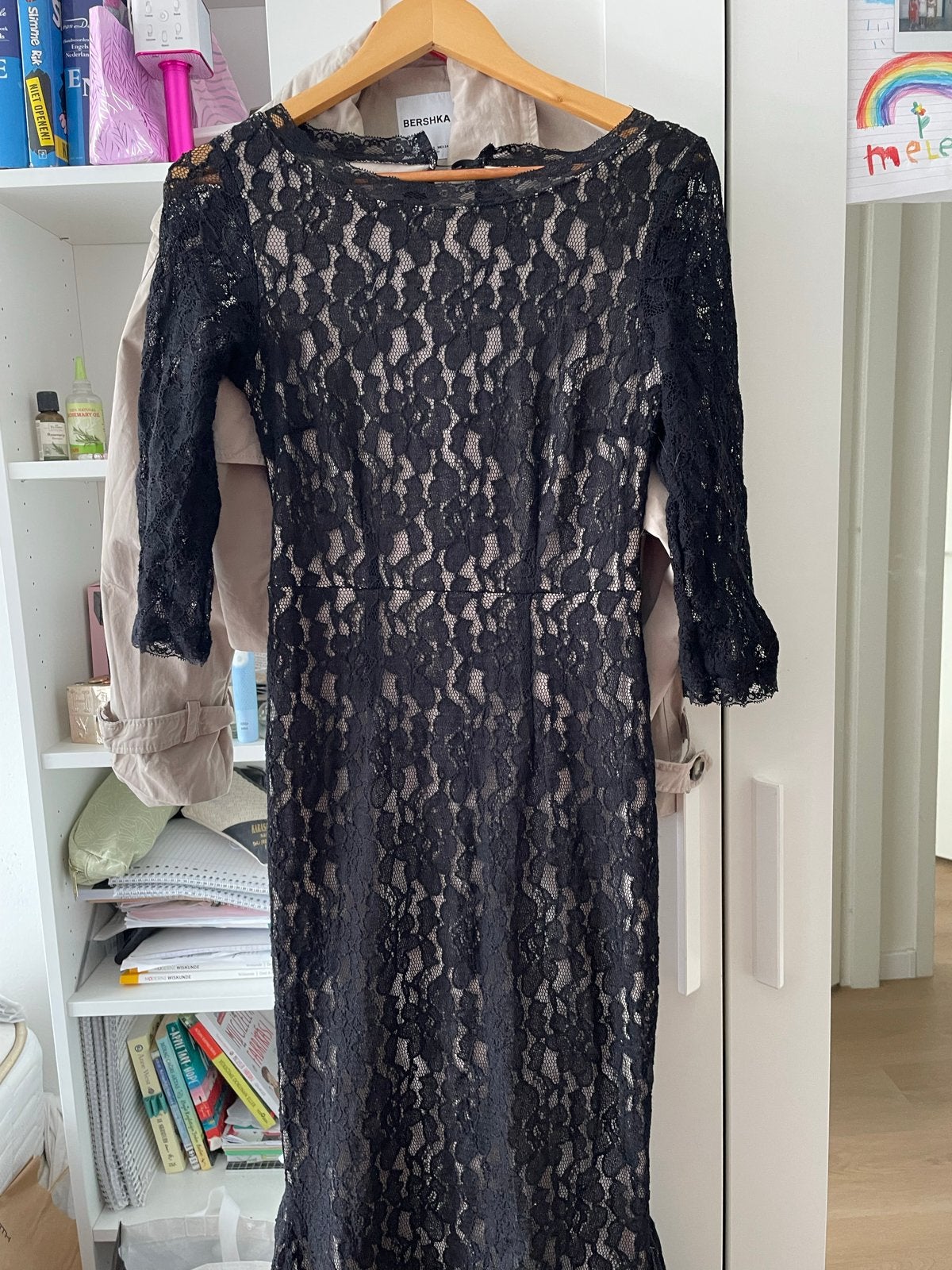 Bershka Zwarte Kanten Jurk met Open Rug, Kleding | Dames, Jurken, Ophalen, Zwart, Zo goed als nieuw, Maat 36 (S)