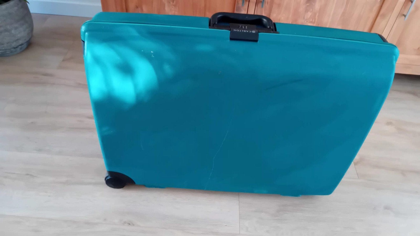 Koffer Carlton groen op wieltjes, Gebruikt, Hard kunststof, 70 cm of meer, 55 cm of meer