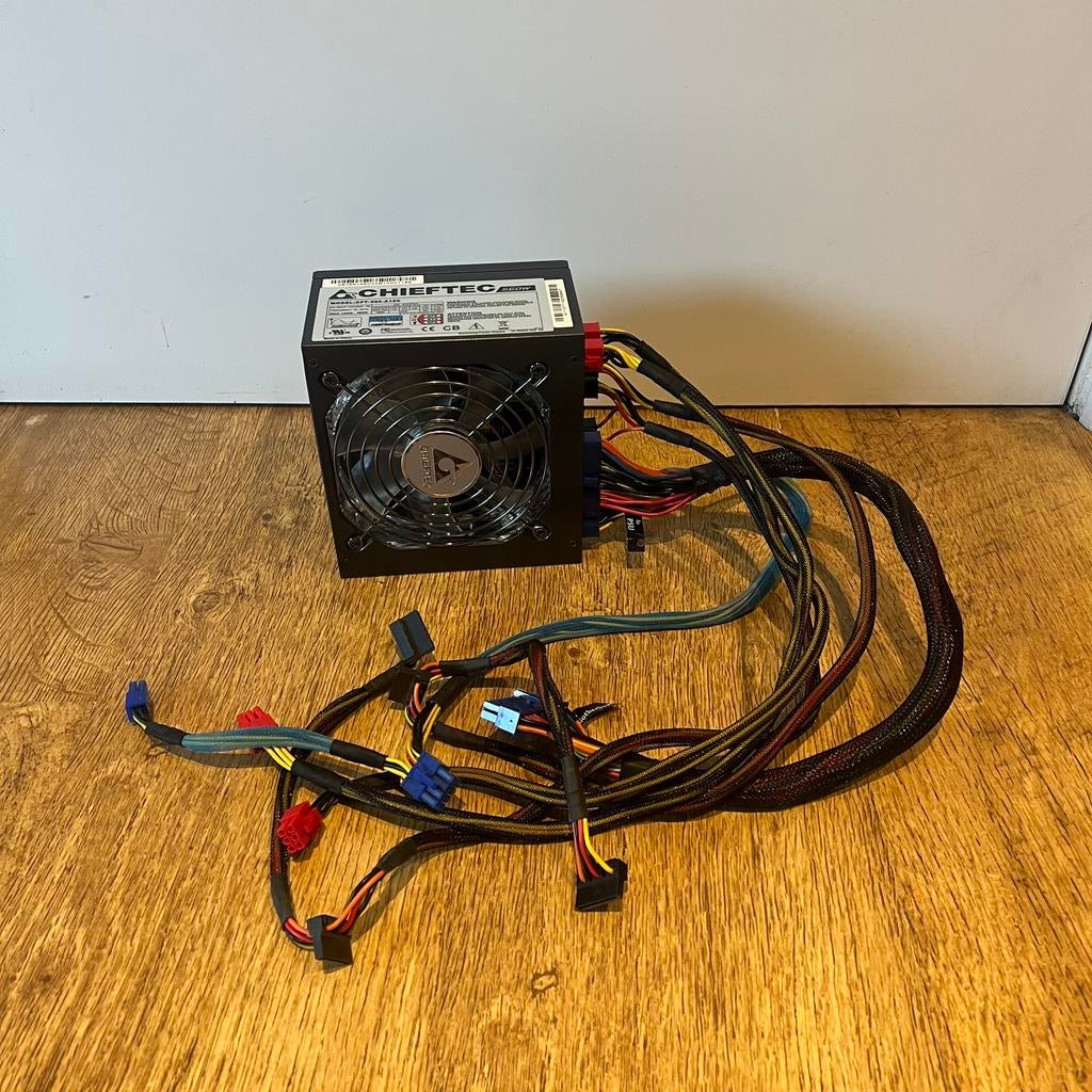 Chieftec Super 560 watt modulaire Desktop voeding, Computers en Software, Ophalen of Verzenden, Gebruikt
